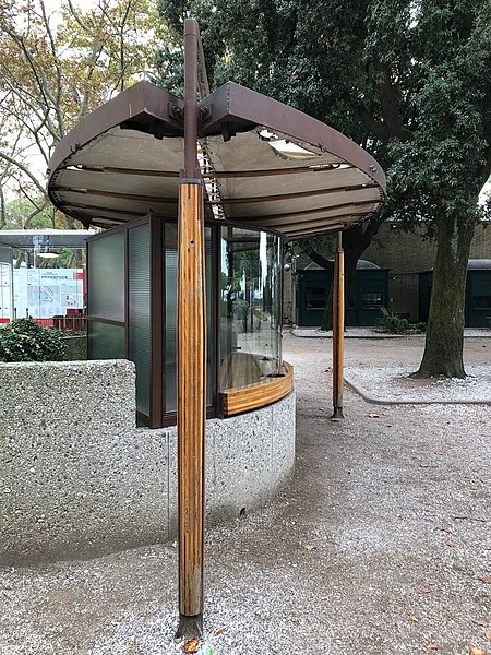 File:Carlo Scarpa Ticketstand Biennale.jpeg