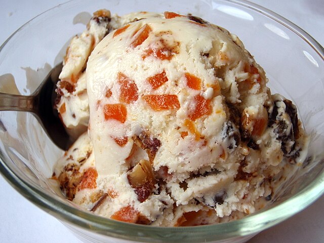 Ice Cream with Guava and Carrot Cake