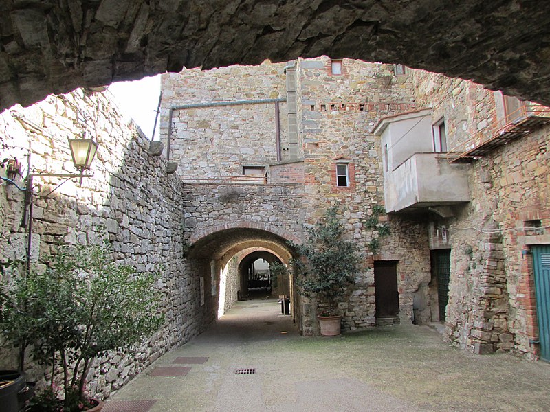 File:Castellina in Chianti 11.jpg