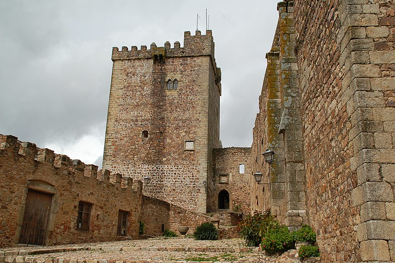 File:Castillo de Alburquerque 06.jpg