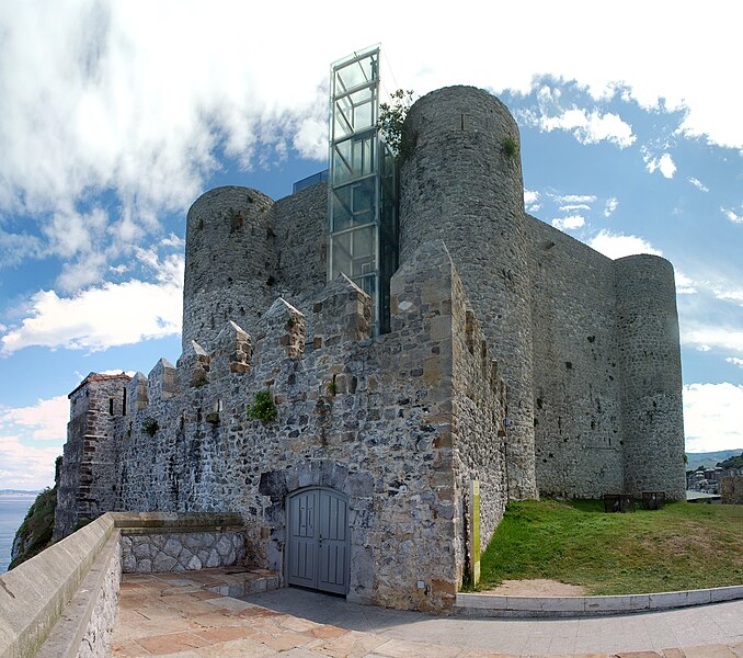 File:Castro Urdiales Castle 005.jpg Wikimedia Commons