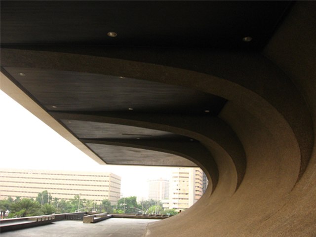 Cantilevers supporting the façade of the Tanghalang Pambansa