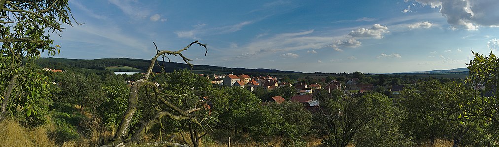 Panorama vido al municipo Cetkovice kaj la ĉirkaŭaĵo