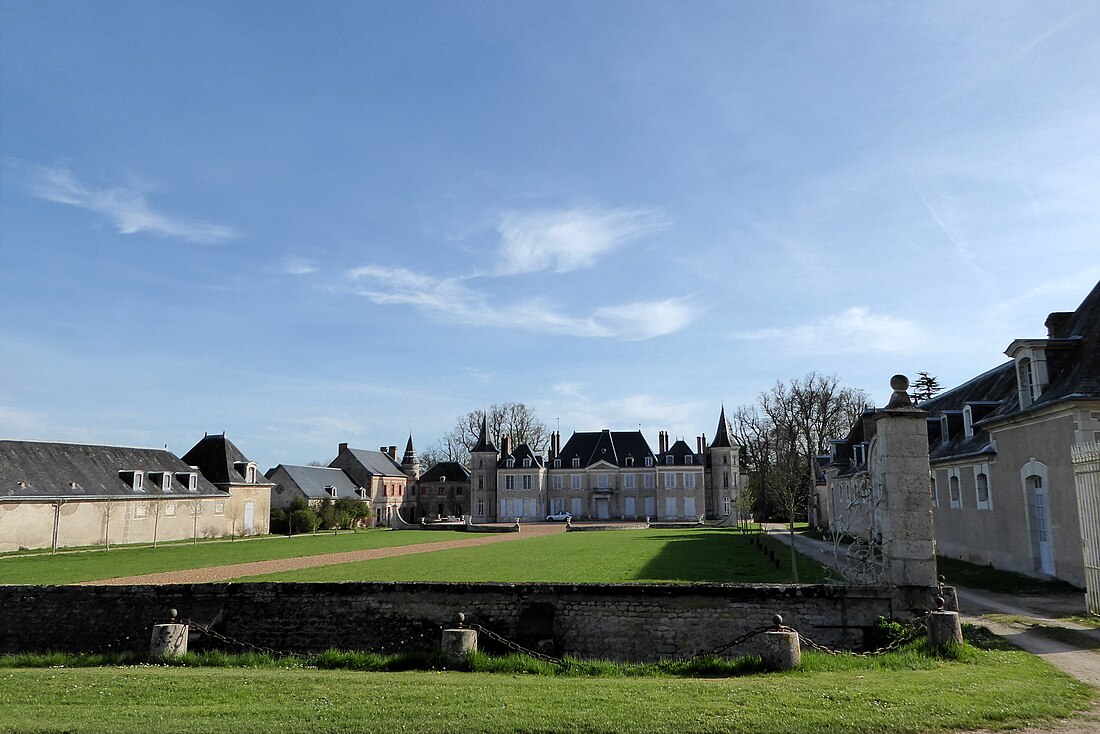 File:Château de Cambray Germignonville Eure-et-Loir (France).jpg