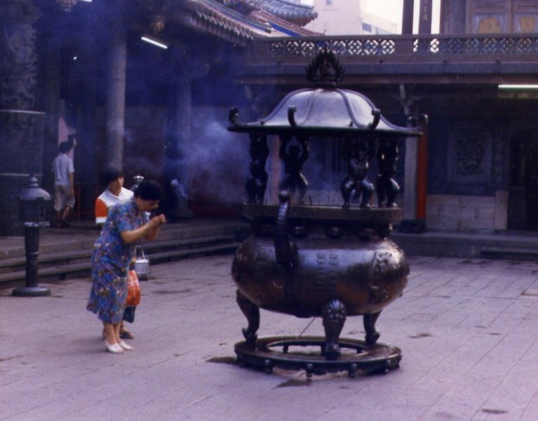 File:Chinese lady in temple.JPG