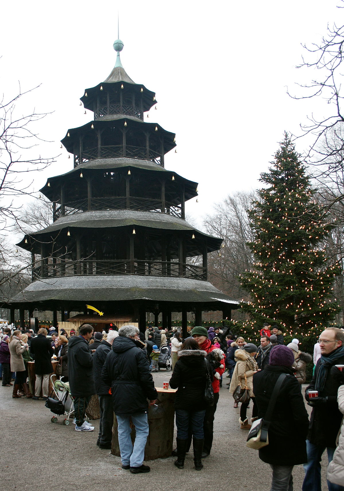 File:Chinesischer Turm Englischer Garten Muenchen ...