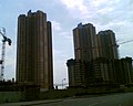 興建中之清河邨第一及二期（前）以及背後已有部份居民入伙的三期，2006年9月