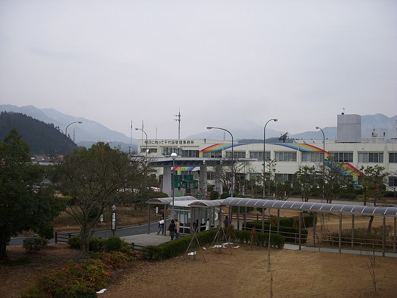 File:Chugoku-expressway-chiyoda-busstop.jpg