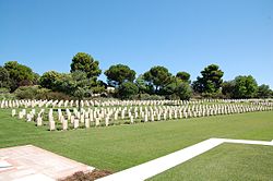 Cimitero militare britannico di Torino di Sangro 2010-by-RaBoe-14.jpg