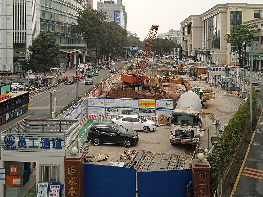 File:Construction Site of L11, Liuhua Lu Station, Guangzhou Metro and the Main Guangzhou Hospital of the Guangzhou Military Region - Outpatient Building 20230210.jpg