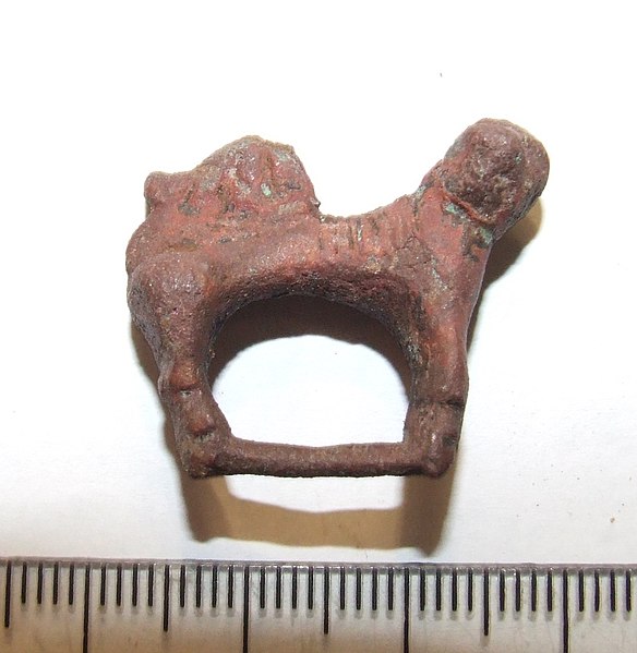 File:Copper alloy buckle (FindID 147170).jpg