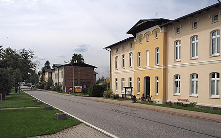 Die Häuser an der Dorfstraße enthielten Wohnungen für Arbeiter der Fabrik