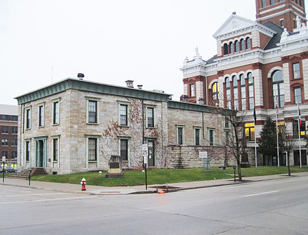 2009 jail photo; Dubuque County Courthouse on right. Dbq jail.jpg