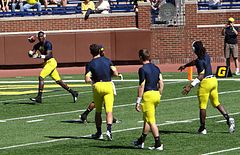 Denard Robinson passing to Gardner. Denard Robinson passing to Devin Gardner.jpg