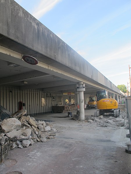 File:Destruction station-service maison de la Radio 3.jpg