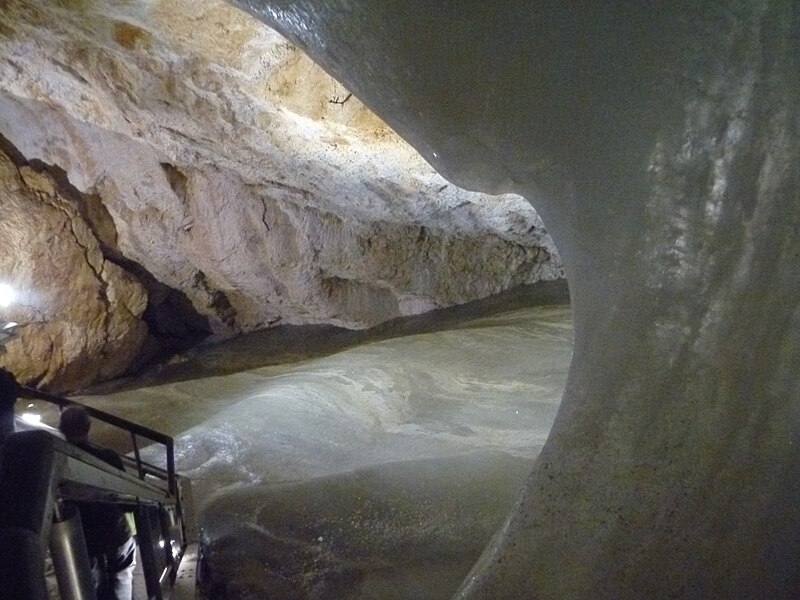 File:Dobšinská Ice Cave013.jpg