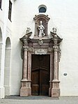 Skulptur über dem Eingang des Freisinger Doms