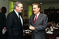 El secretario de defensa de Estados Unidos Donald Rumsfeld y Andrés Pastrana presidente colombiano,en 2001.