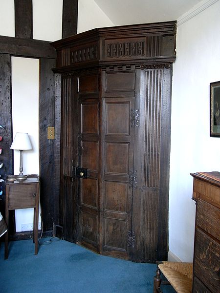 File:DorothyWadham's BedroomDoor EdgeBarton Branscombe Devon.JPG