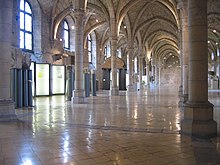 Mönchsdormitorium der ehemaligen Benediktinerabtei St. Bénigne, heute Ausstellungssaal des Archäologischen Museums