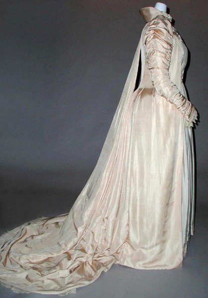 File:Dress MET CI68.53.9dig2.jpg