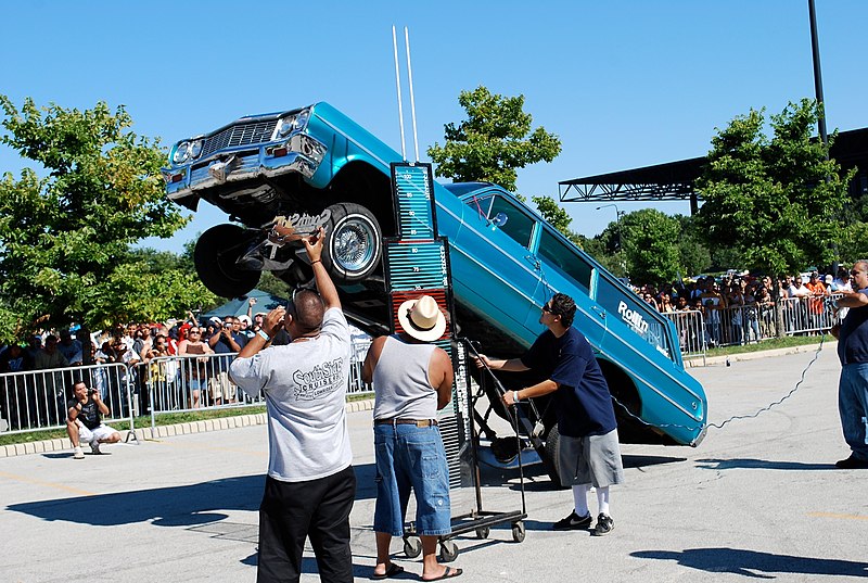 File:Elevated Lowrider Chicago SuperShow 2010.jpg