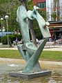 Català: Enginyeria tèxtil. Pl. Ferran Casablancas (Barcelona). Escultor: Àngel Ferrant. Material: bronze (original de pedra artificial rosada). 1961, reconstruïda en bronze 1999. This is a photo of public art indexed in the cataloge Art Públic of Barcelona (Spain) under the code number 5003-1 (prefixed with territorial id: 08019/5003-1) Object location 41° 24′ 05.04″ N, 2° 07′ 58.87″ E  View all coordinates using: OpenStreetMap