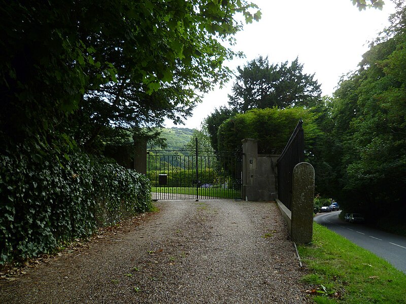 File:Entranceway next to Poynings churchyard - geograph.org.uk - 2558762.jpg