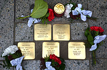 Five remembrance stones for the Maissner family installed at Lange Laube 1; Bernhard Maissner was murdered in occupied Poland; four family members escaped in 1939 to South Africa and Palestine