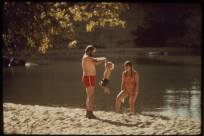 File:Family near Lake Tahoe - NARA - 552975.jpg