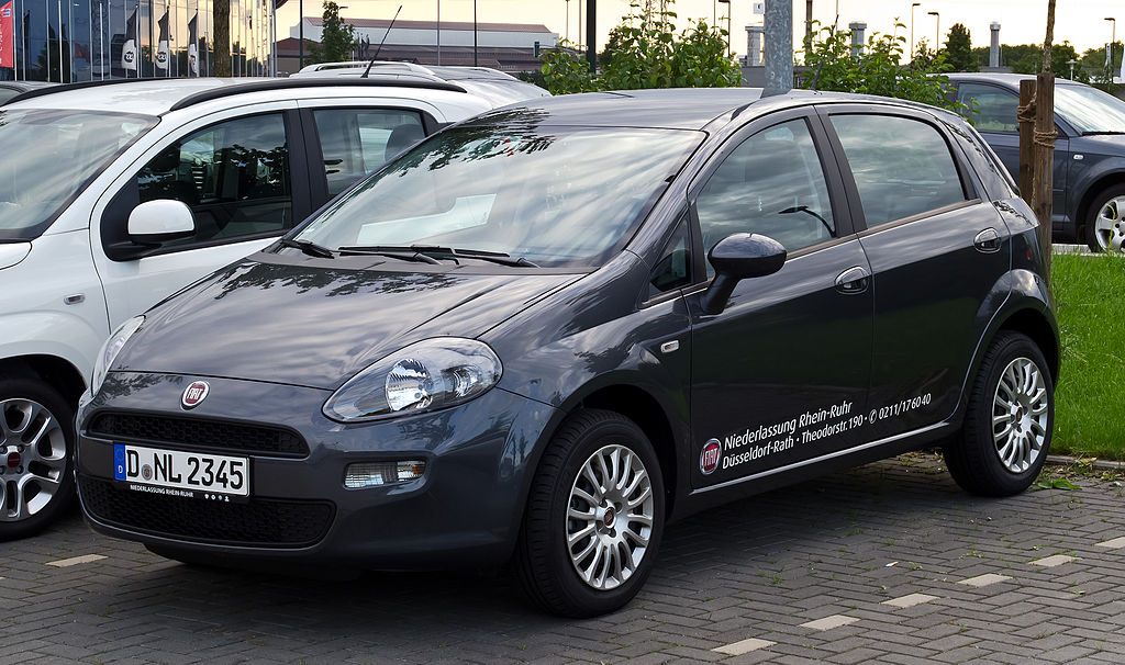 File:Fiat Punto 1.4 8V Start&Stopp Pop (III, 2. Facelift) – Frontansicht,  30. Juli 2012, Düsseldorf.jpg - Wikipedia