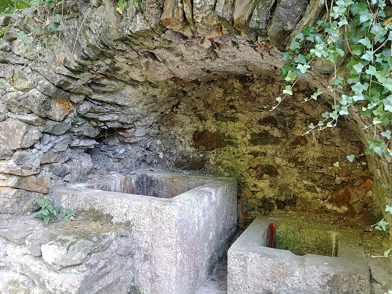 File:Fontaine @ Parc thermal de Saint-Gervais-les-Bains.jpg