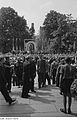 Fotothek df roe-neg 0002811 003 Sowjetische Offiziere auf dem Weg in die Thomaskirche.jpg