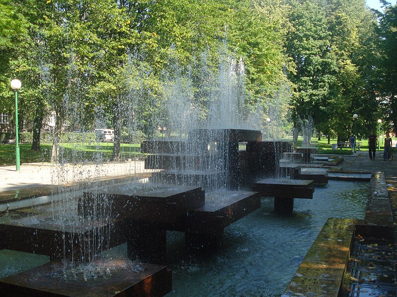 File:Fountain in Danes square in Klaipeda.JPG