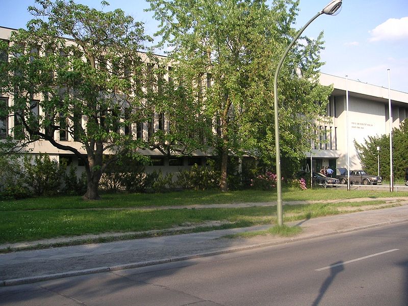 File:Freie Universitaet Berlin - Henry-Ford-Bau (Suedseite 2 - Ausschnitt).jpg