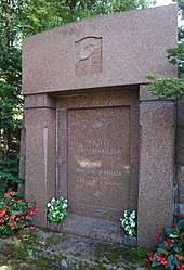 Grabmal von Akseli Gallen-Kallela auf dem Friedhof Hietaniemi in Helsinki