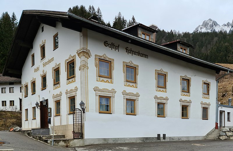 File:Gasthof Hahnenkamm Wängle-Holz.jpg