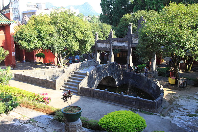 File:Gongcheng Wenmiao 2012.09.29 16-08-40.jpg