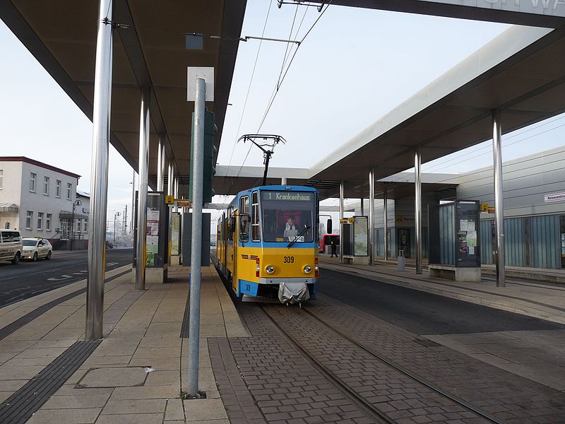 File:Gotha station tram 2016 2.jpg