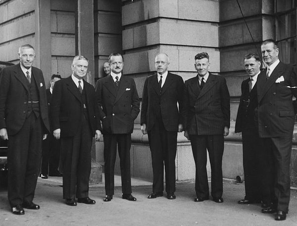 Hamilton (far left) with members of the war cabinet, 1941