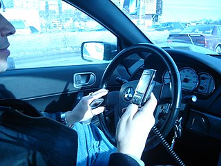 <span class="mw-page-title-main">Mobile phones and driving safety</span> Cell phone use during driving and its safety