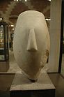 Głowa marmurowej figurki z ok. 3000 p.n.e. znaleziona na wyspie Amorgos (Luwr, Paryż)