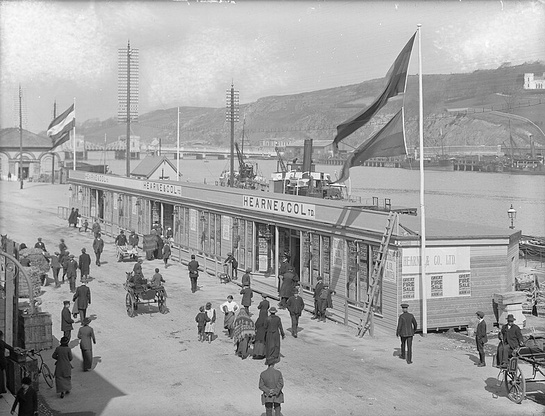 File:Hearne's temporary shop on the quayside in Waterford in 1915.jpg