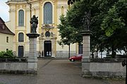 Čeština: Vstup do kostela Navštívení Panny Marie v Hejnicích v okrese Liberec. This is a photo of a cultural monument of the Czech Republic, number: 46793/5-4274. Památkový katalog  · MIS  · hledat obrázky  · hledat seznamy  · Wikidata