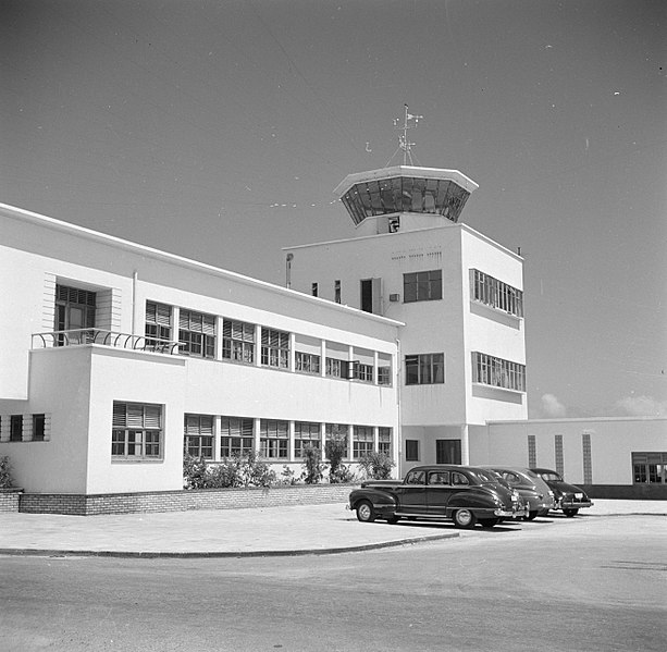 File:Het gebouw van vliegveld Hato op Curaçao, Bestanddeelnr 252-7668.jpg