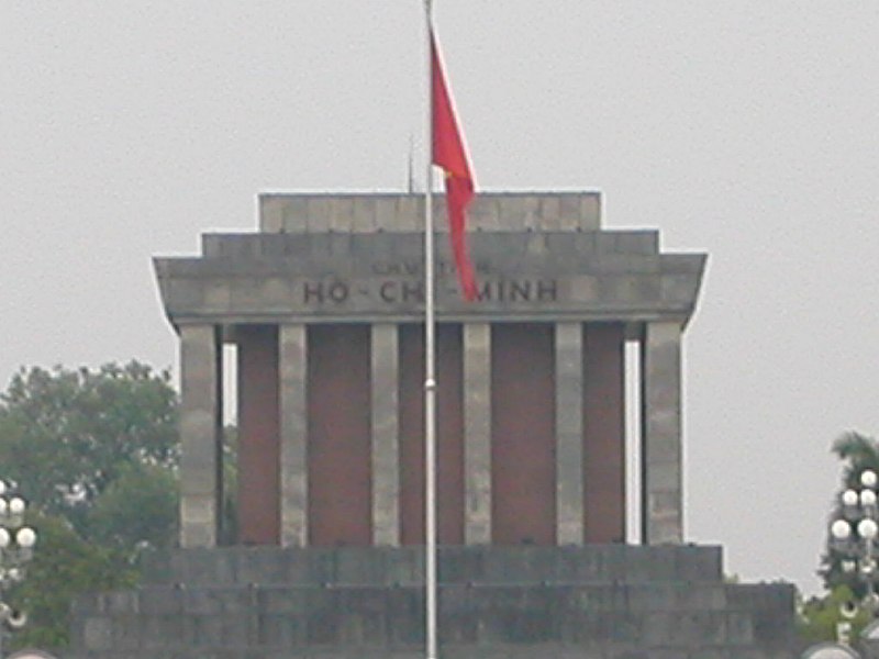 File:Ho Chi Minh mausoleum, July 2003, Hanoi 16.jpg