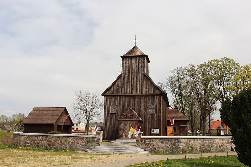File:Holy Trinity church in Nosków (12).jpg