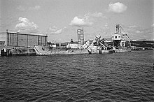 Hulk of Killen tied up at Roosevelt Roads, 1975. Hulk of USS Killen (DD-593) tied up at Naval Station Roosevelt Roads, in 1975 (NH 98191).jpg