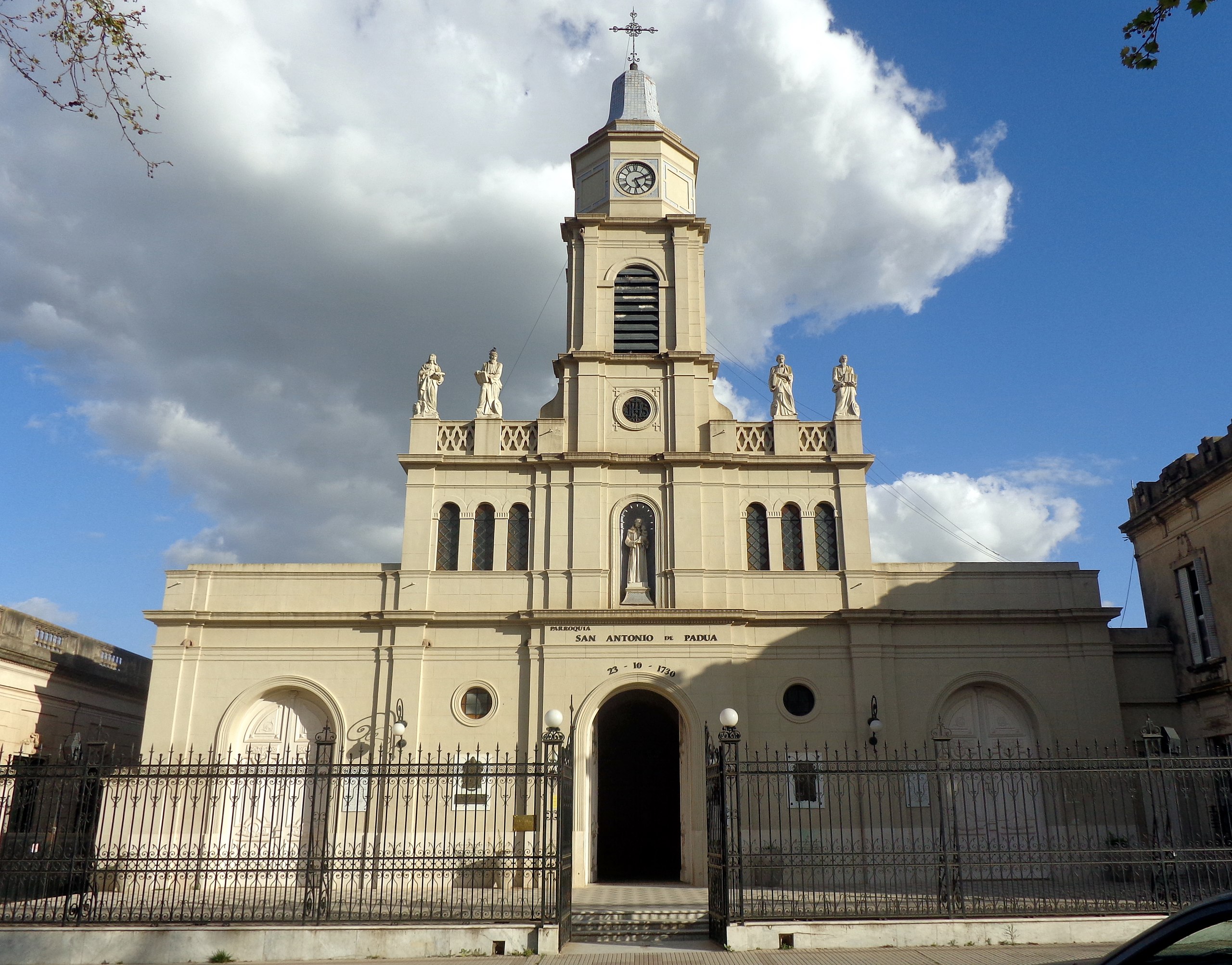 File:Iglesia San Antonio de Padua, San Antonio de Areco.  - Wikimedia  Commons