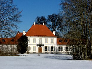 Main building of the schloss from the north Illerfeld 2.jpg